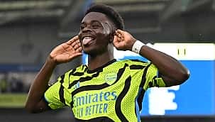 Arsenal vence o Brighton fora de casa e dorme na liderança da Premier League