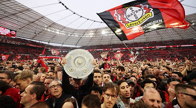 Bayer Leverkusen é campeão da Bundesliga pela 1ª vez; Veja as fotos da comemoração