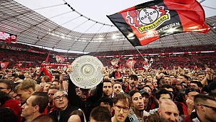 Bayer Leverkusen é campeão da Bundesliga pela 1ª vez; Veja as fotos da comemoração