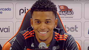 Carlinhos é apresentado no Flamengo "É um sonho"