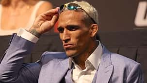 Charles Oliveira é zebra contra Tsarukyan no UFC 300