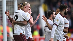 City vence Forest e segue à caça do líder Arsenal