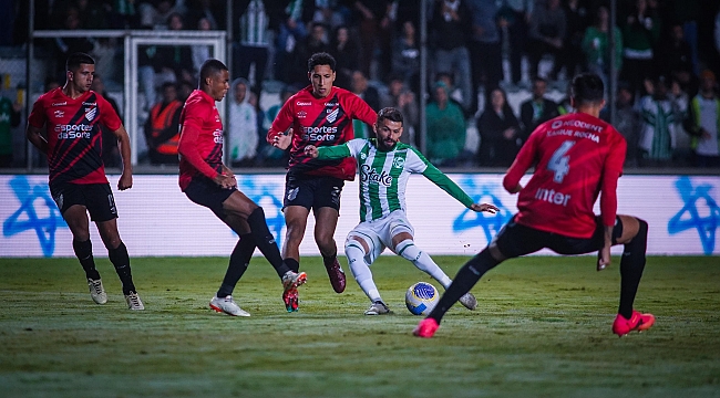 Com confusão no Alfredo Jaconi, Juventude e Athletico-PR terminam empatados