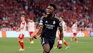 Com dois de Vini JR, Real Madrid empata com Bayern de Munique na Alemanha