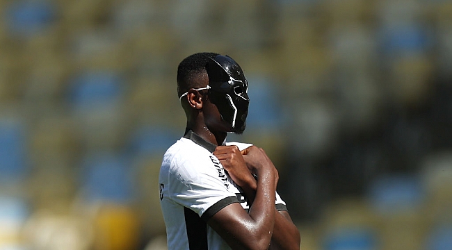 'Pantera Negra', Luiz Henrique brilha, Botafogo vence Flamengo e lidera o Brasileirão 