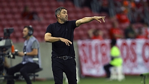 Coudet nega que tenha chego "descontrolado" no vestiário após empate com Real Tamoyapo