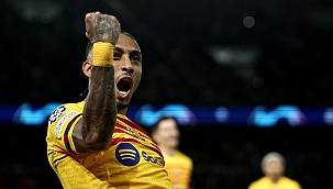 Em jogo com duas viradas, Barcelona bate o PSG fora de casa na ida das quartas da Champions