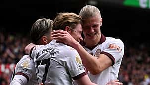 City bate o Crystal Palace e segue na cola do líder na Premier League