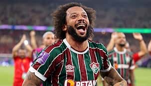 Marcelo exalta John Kennedy: "Mistura de Ronaldo com Romário"