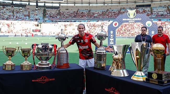 Os 10 maiores laterais da história do Flamengo; Filipe Luís em terceiro