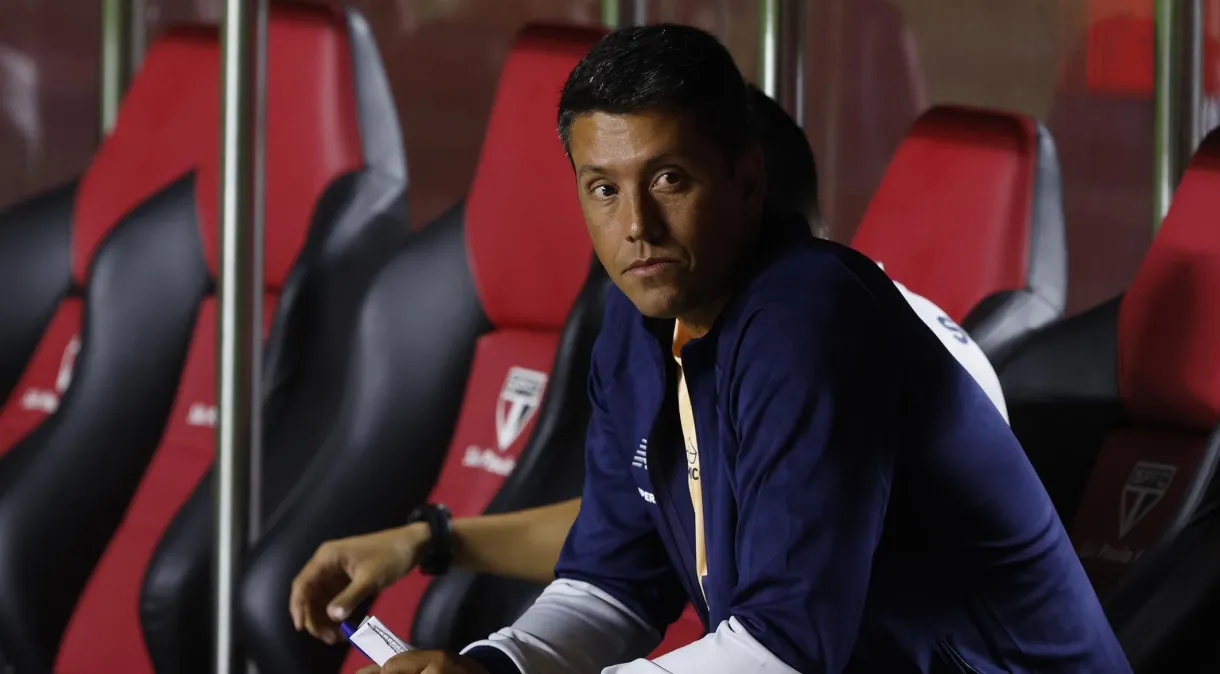 São Paulo avalia nomes para substituir Carpini, que ainda não foi demitido do clube