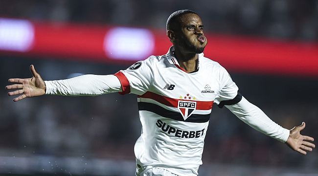 São Paulo marca no fim, vence primeira na Libertadores e dá sobrevida a Thiago Carpini 