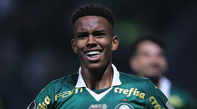 Lomba 'franga', mas Estevão marca no último lance dá a vitória ao Palmeiras