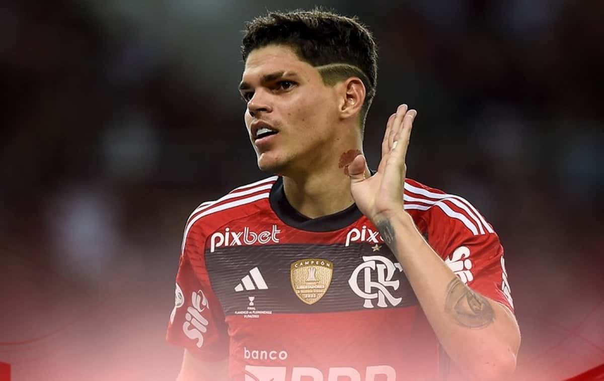 Lateral em pauta: Flamengo negocia com Ayrton Lucas, ex-Fluminense
