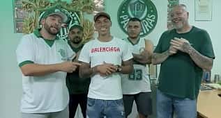 Breno Lopes vai à Mancha Verde e pede desculpas à torcida do Palmeiras